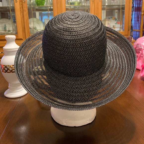 Hat - Picture 3 of 4